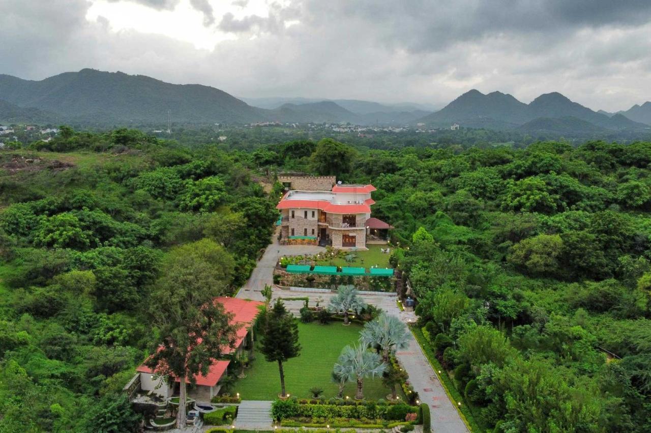 Stayvista'S Prakriti Farms With Outdoor Pool, Complimentary Breakfast And Hi-Tea Udaipur Exterior photo